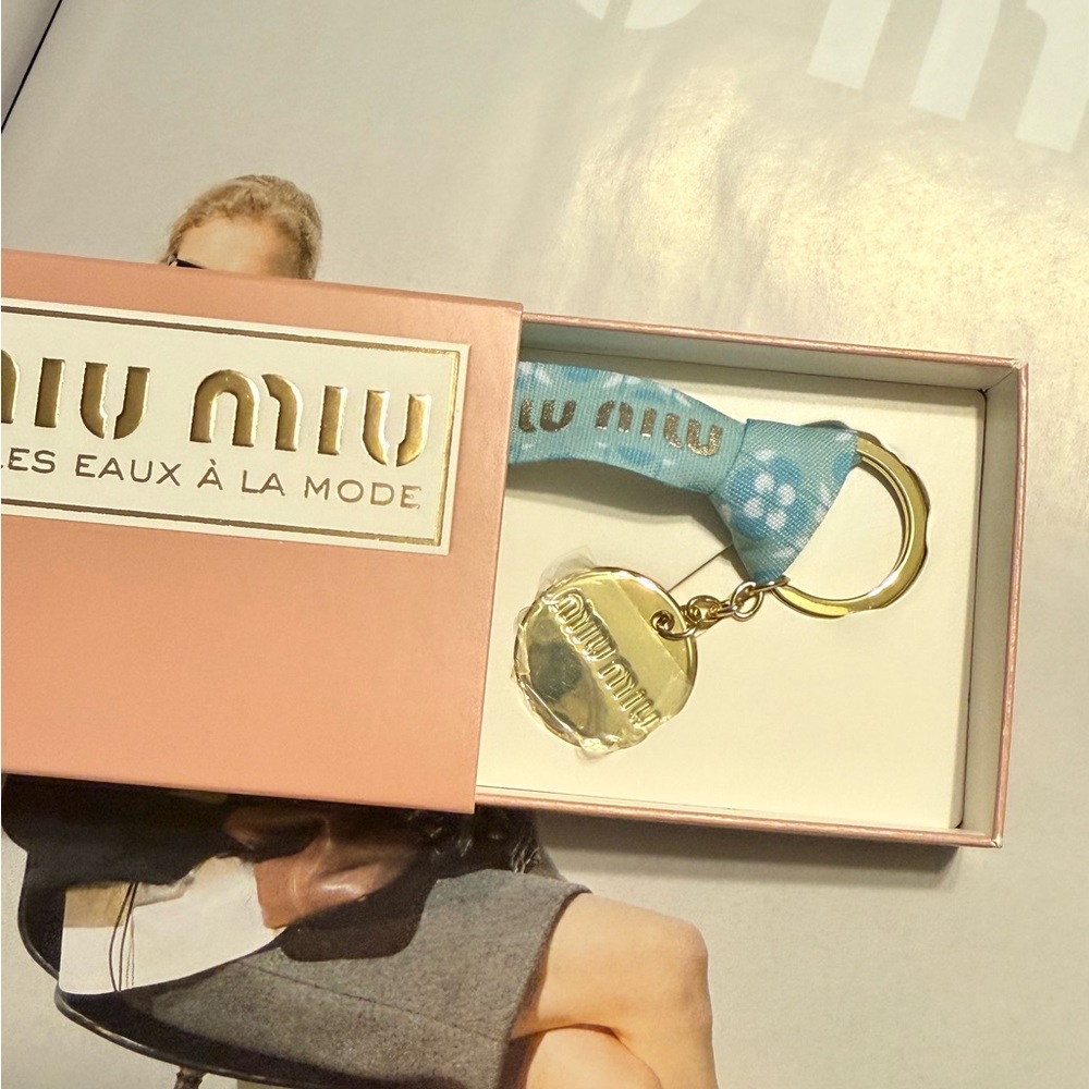 Miu Miu Les Eaux À La Mode Key Ring Bag Ring - Picture 2 of 3